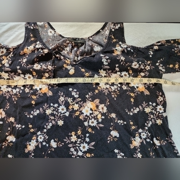 Jeans By Buffalo‎ Cold Shoulder Black Floral Lace Top Large - Picture 5 of 12